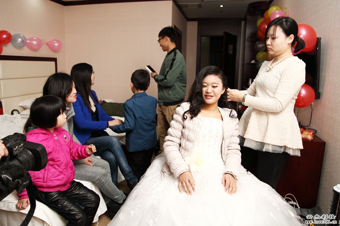 北京海淀新娘跟妆