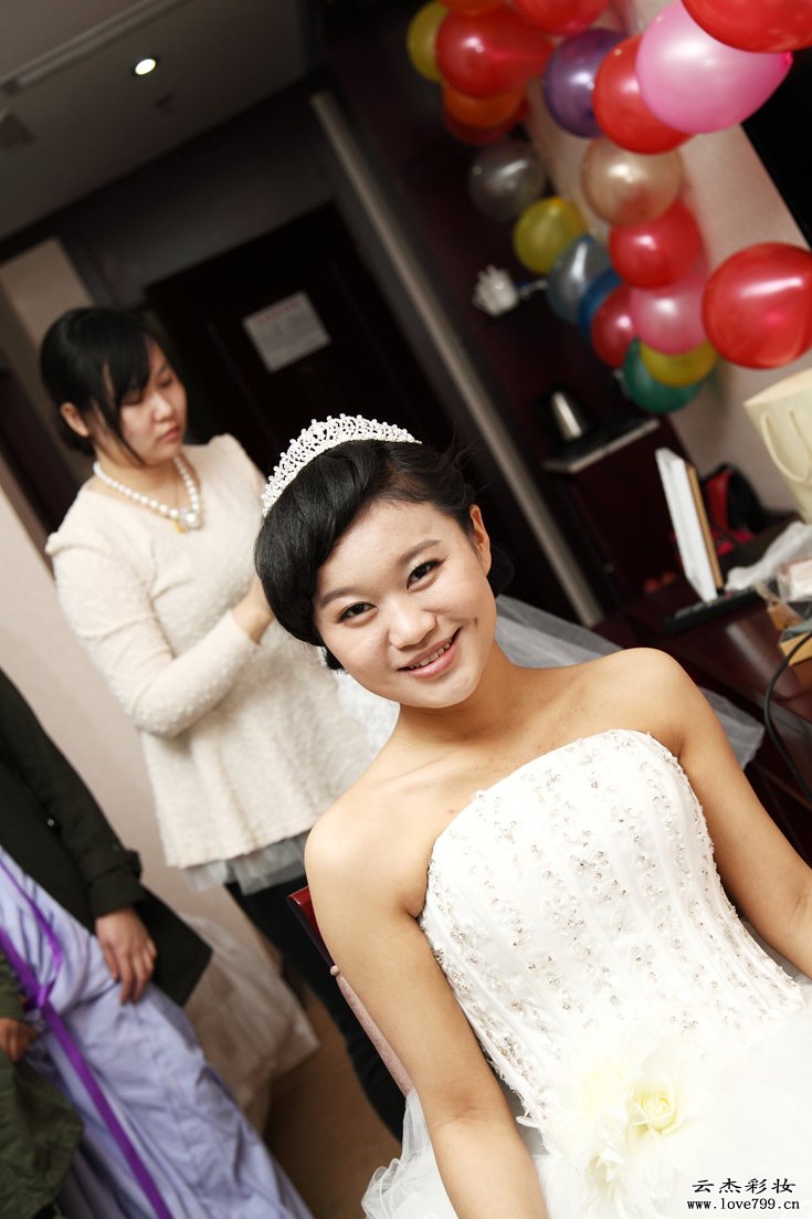 北京海淀新娘跟妆